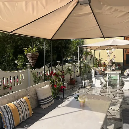 Affittacamere за гости бела Ahtopol