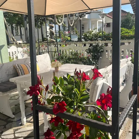 Gasthuis за гости бела